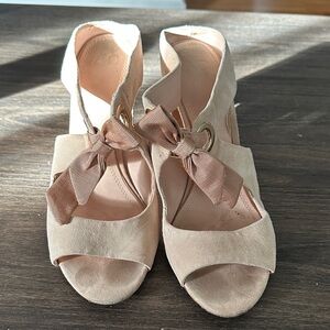 Chic Beige Bow Sandals